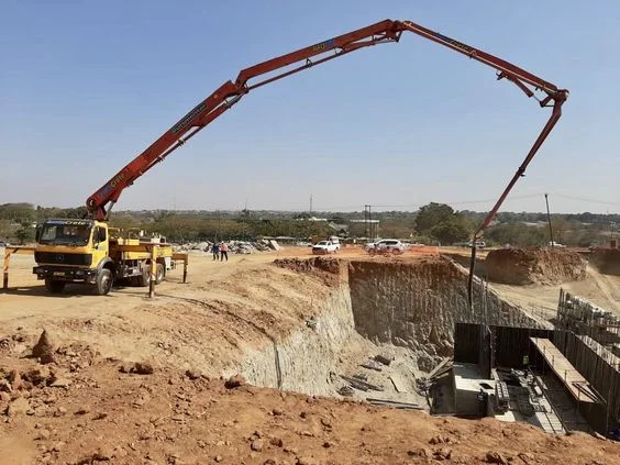 Cement Slurry Passes Through the Concrete Pump